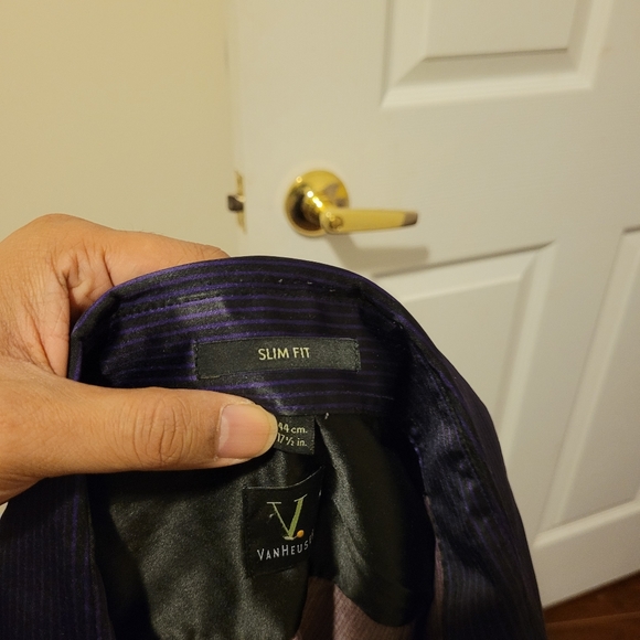 Van Heusen shirt - Picture 2 of 2